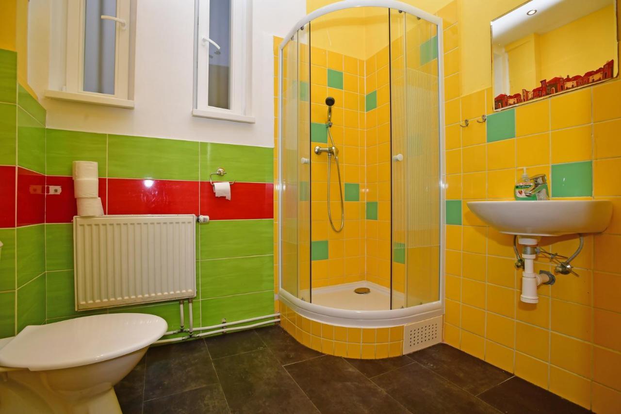 Benedikt City Center Hostel Прага Екстер'єр фото