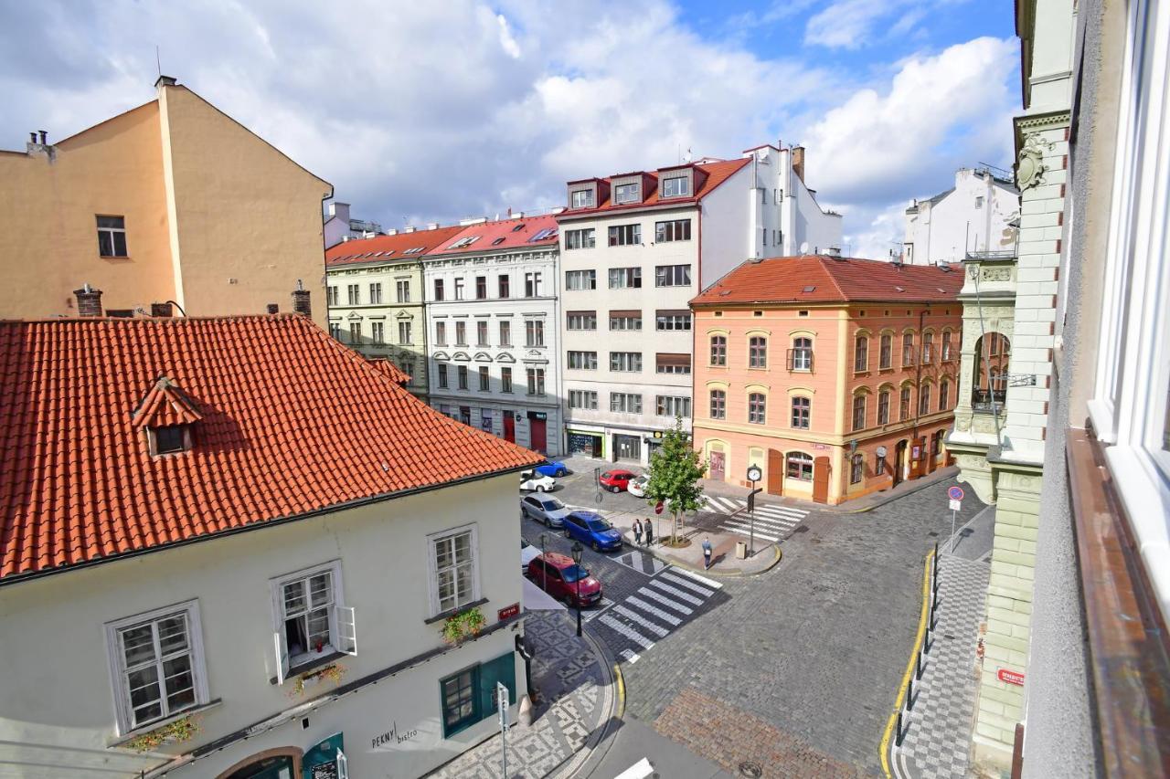 Benedikt City Center Hostel Прага Екстер'єр фото