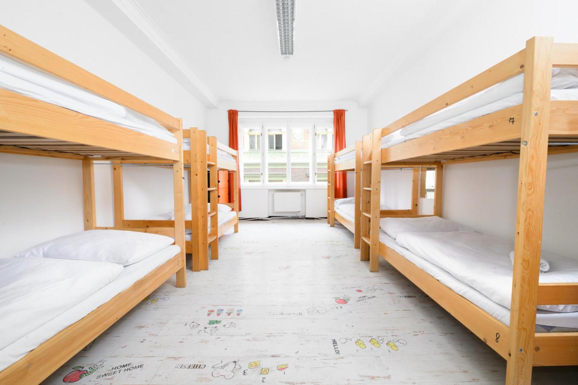 Benedikt City Center Hostel Прага Екстер'єр фото