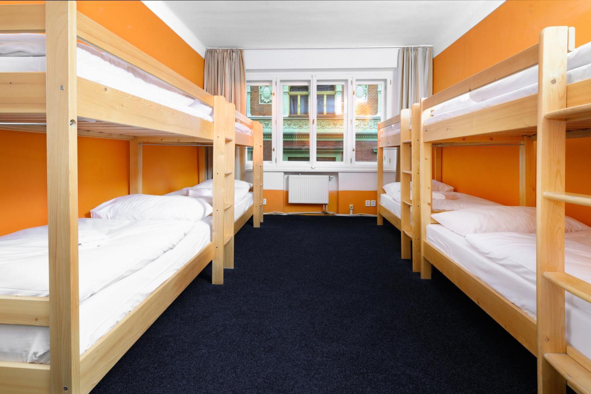 Benedikt City Center Hostel Прага Екстер'єр фото