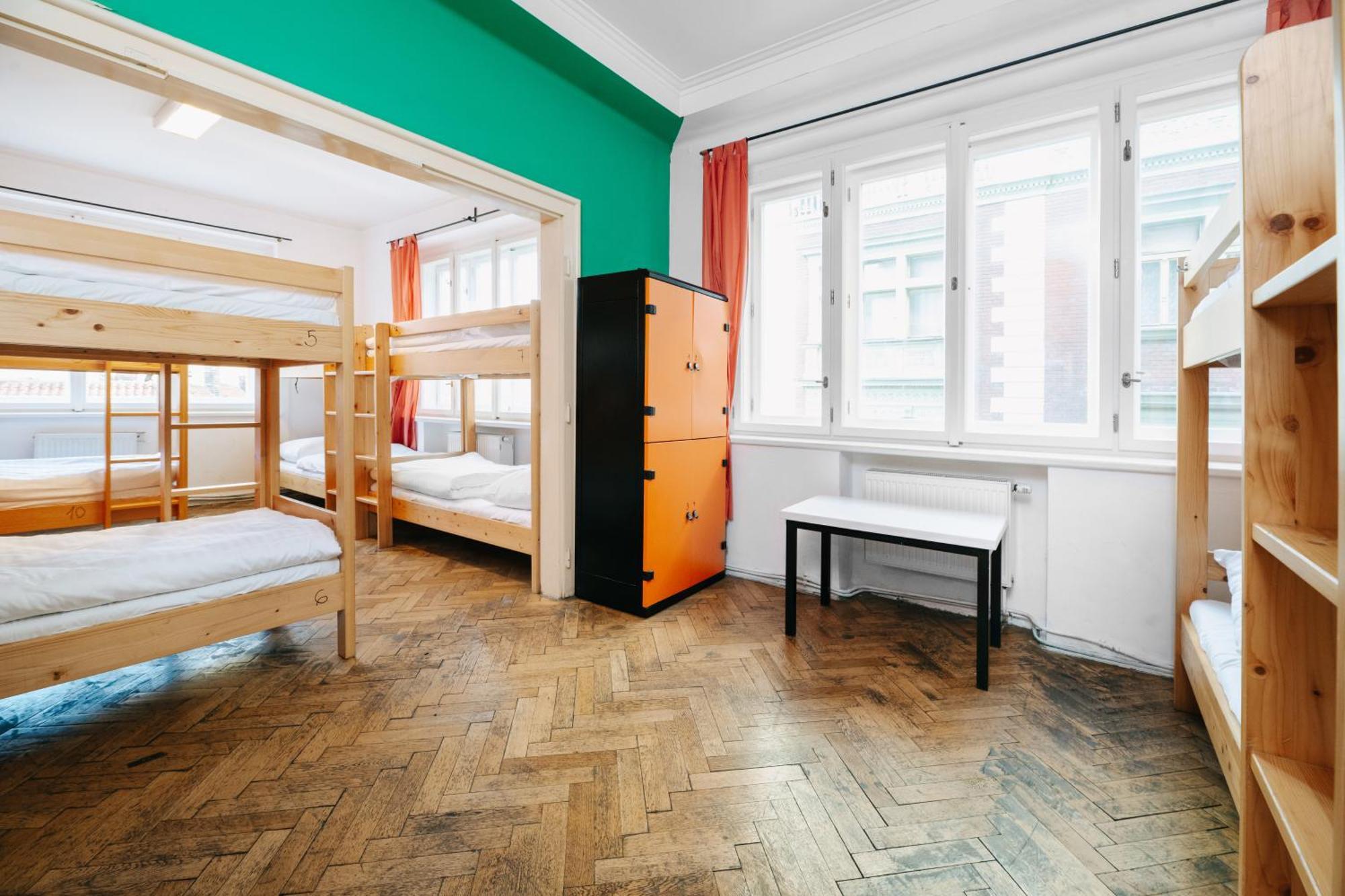 Benedikt City Center Hostel Прага Екстер'єр фото