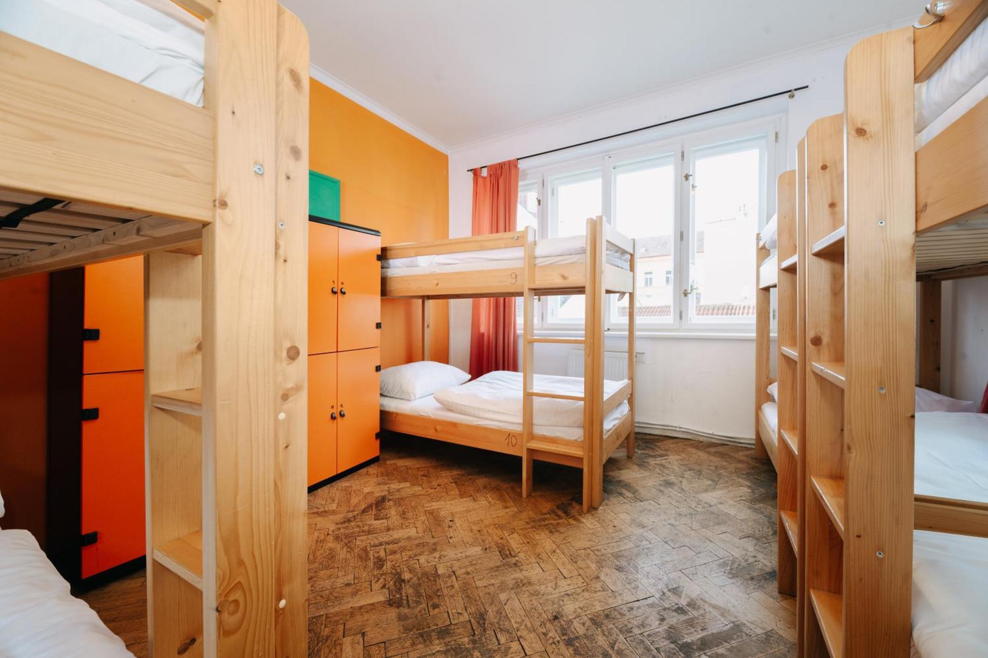 Benedikt City Center Hostel Прага Екстер'єр фото