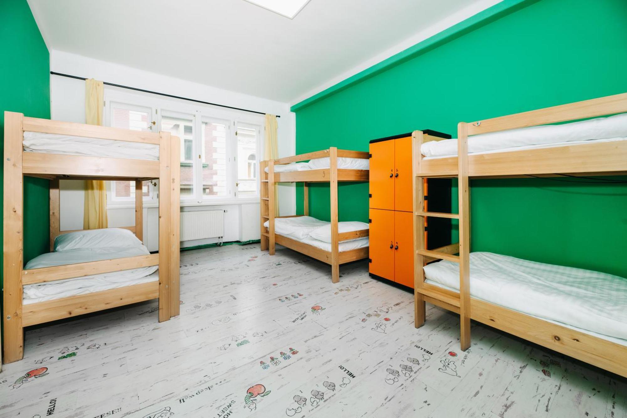 Benedikt City Center Hostel Прага Екстер'єр фото