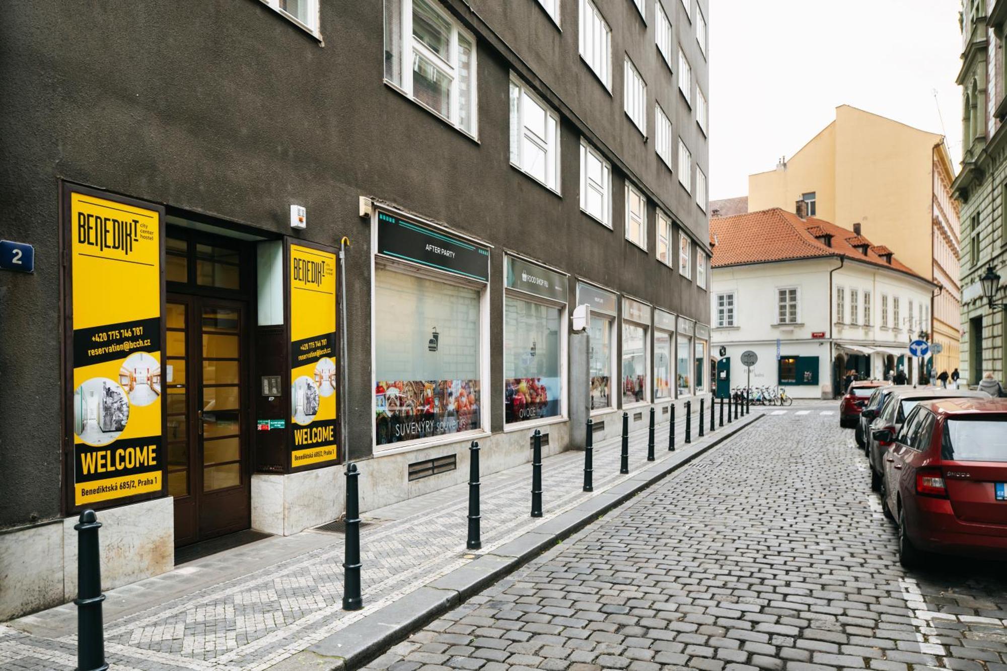 Benedikt City Center Hostel Прага Екстер'єр фото