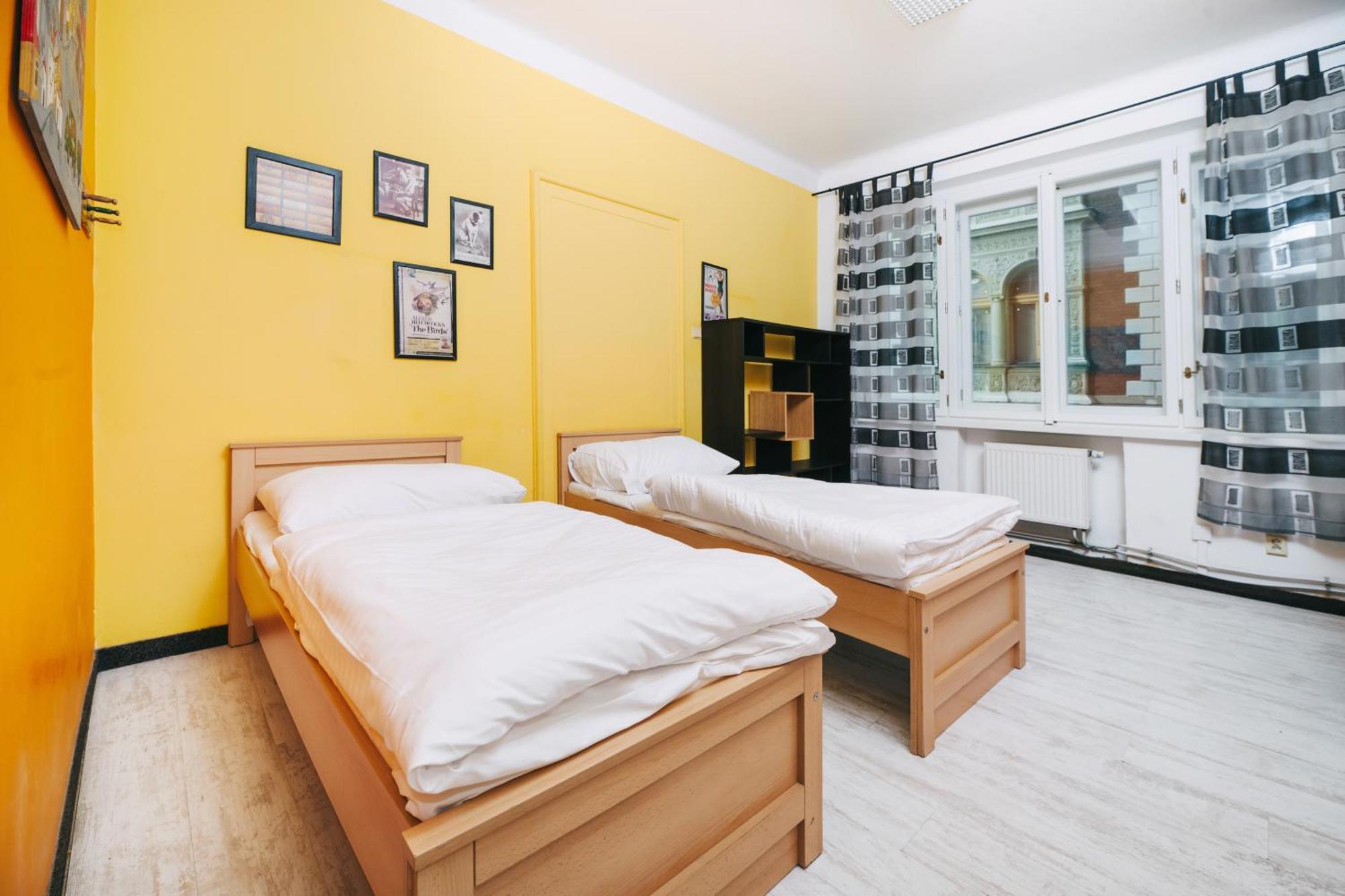 Benedikt City Center Hostel Прага Екстер'єр фото