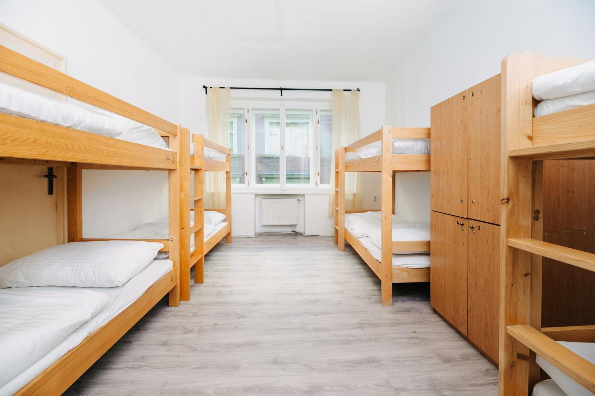 Benedikt City Center Hostel Прага Екстер'єр фото